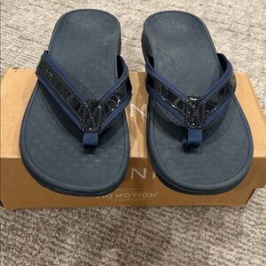 Vionic Tide Navy Patent Flip Flop 7